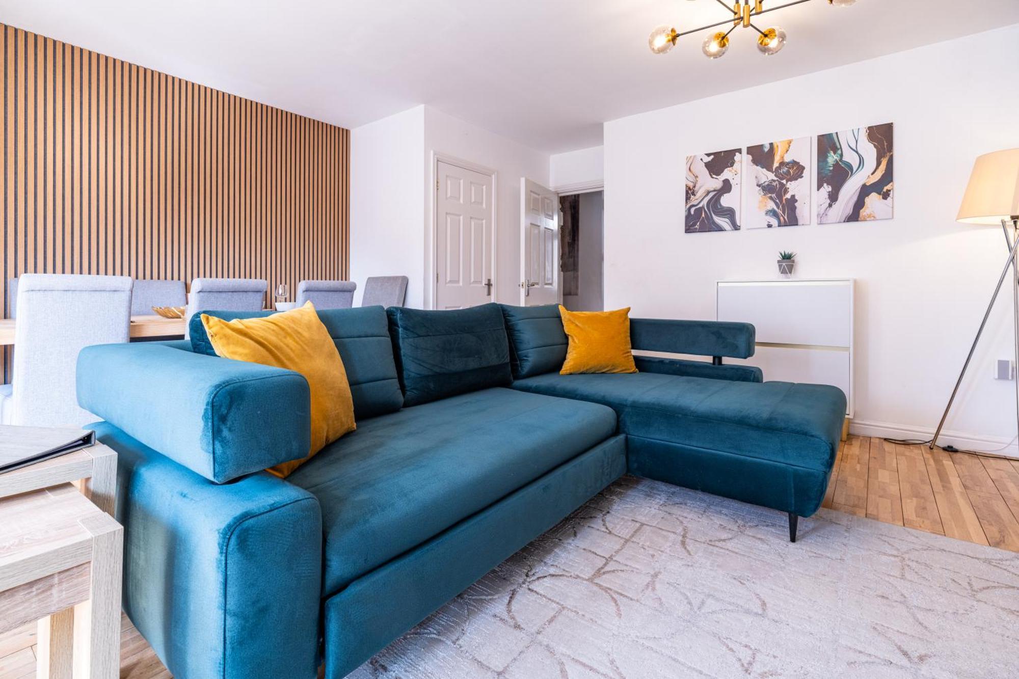 Modern And Spacious From 1 Mile From M1 - With Netflix, Prime Video, Ps5, Free Parking, Superfast Wifi, Bbq - Sleeps 11 - By Brightleap * Milton Keynes