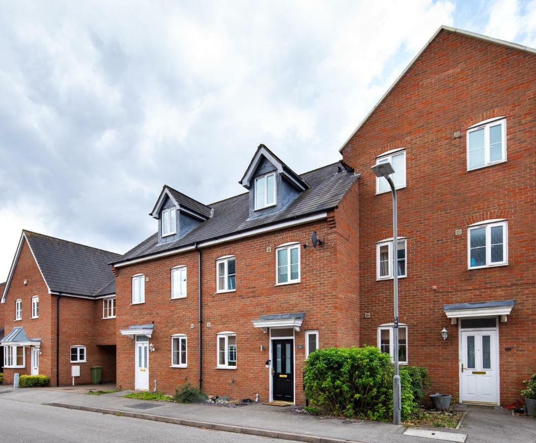 Modern And Spacious From 1 Mile From M1 - With Netflix, Prime Video, Ps5, Free Parking, Superfast Wifi, Bbq - Sleeps 11 - By Brightleap Apartment *