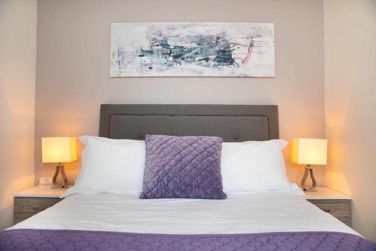 Modern And Spacious From 1 Mile From M1 - With Netflix, Prime Video, Ps5, Free Parking, Superfast Wifi, Bbq - Sleeps 11 - By Brightleap